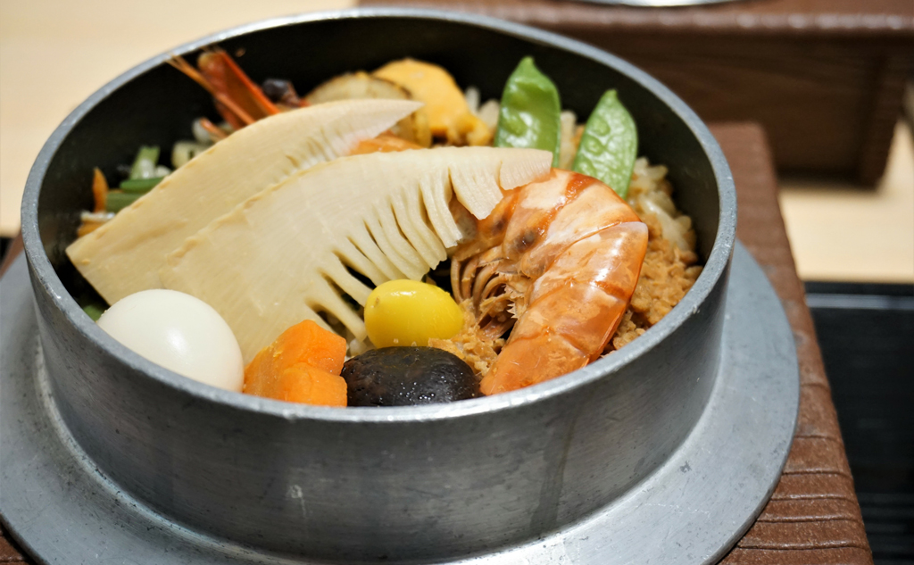 旬の料理(筍釜めし)