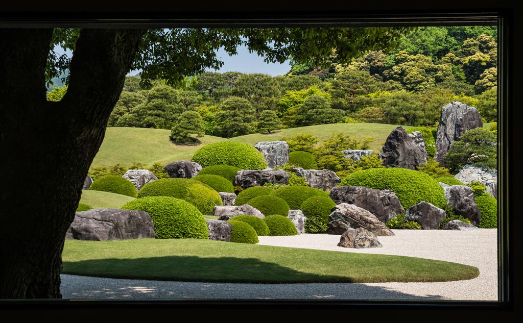 足立美術館の枯山水庭園(島根県)