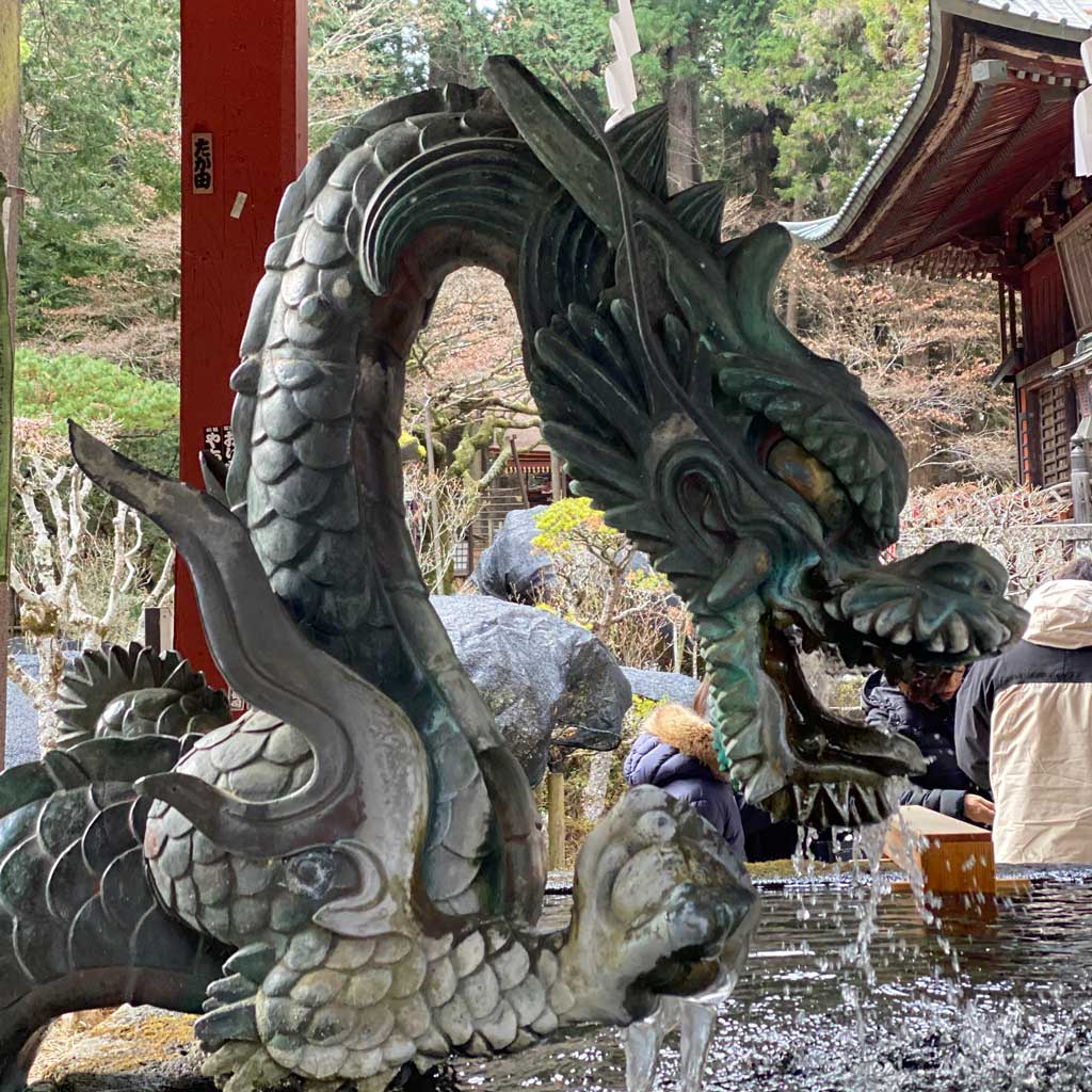 美しい女神が鎮座される霊山の麓/山梨県