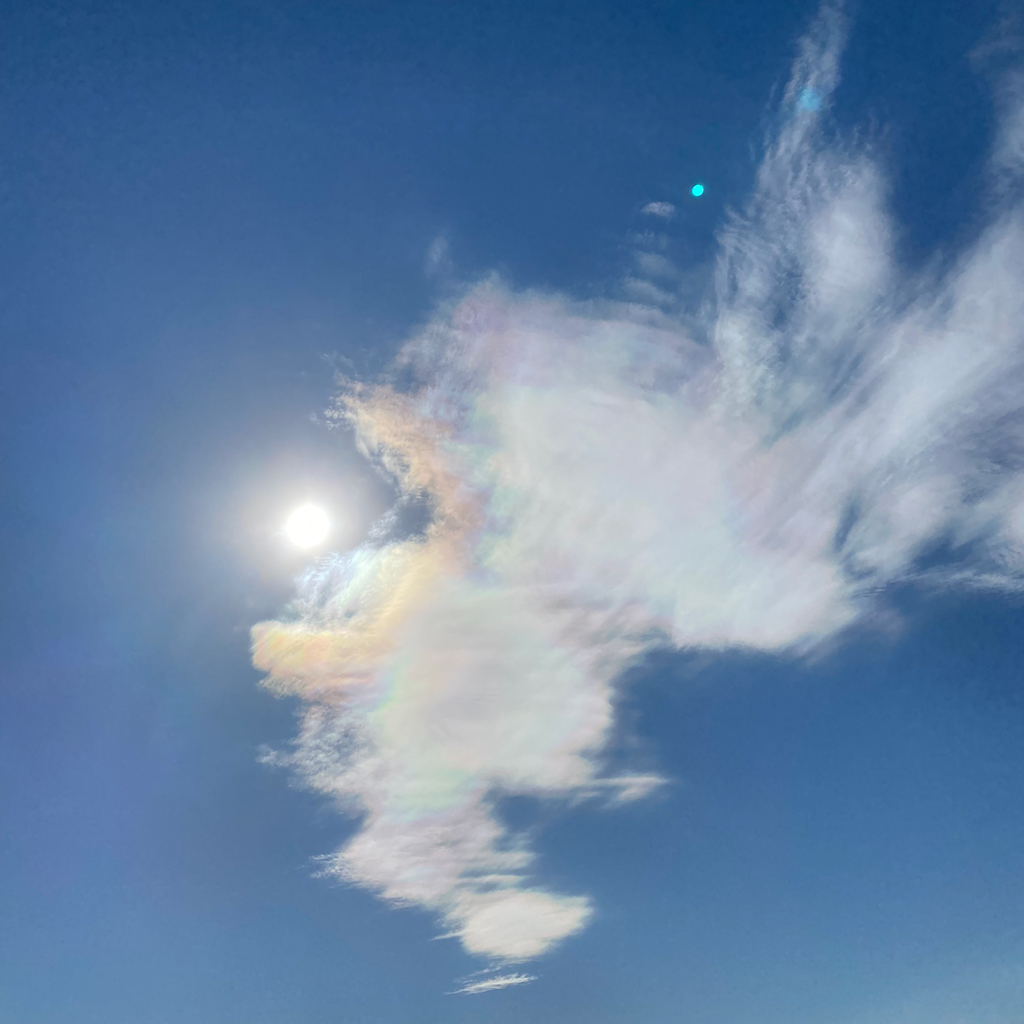 虹色の雲はラッキーサイン/三重県